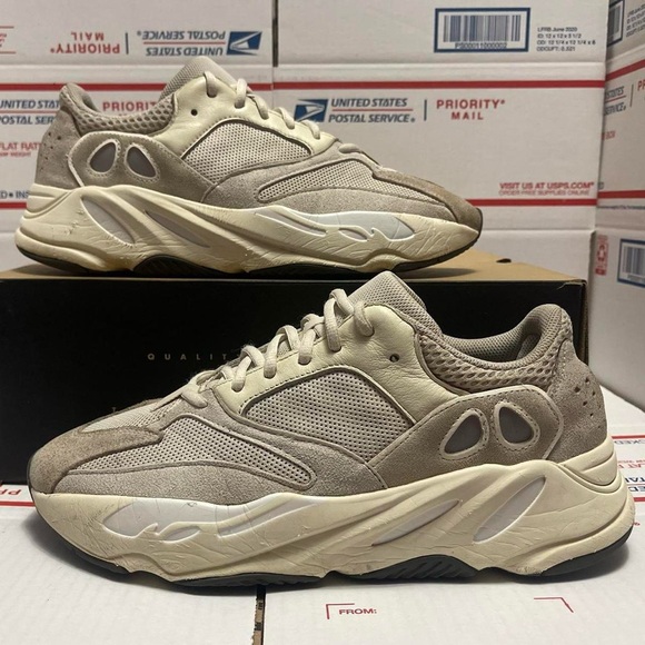 Adidas Yeezy Boost 700 “Analog” 2023 - Picture 6 of 7